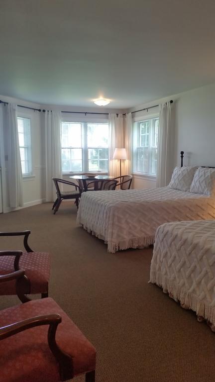 Wades Point On The Bay Bed & Breakfast 2*