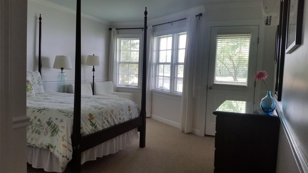 Wades Point On The Bay Bed & Breakfast McDaniel